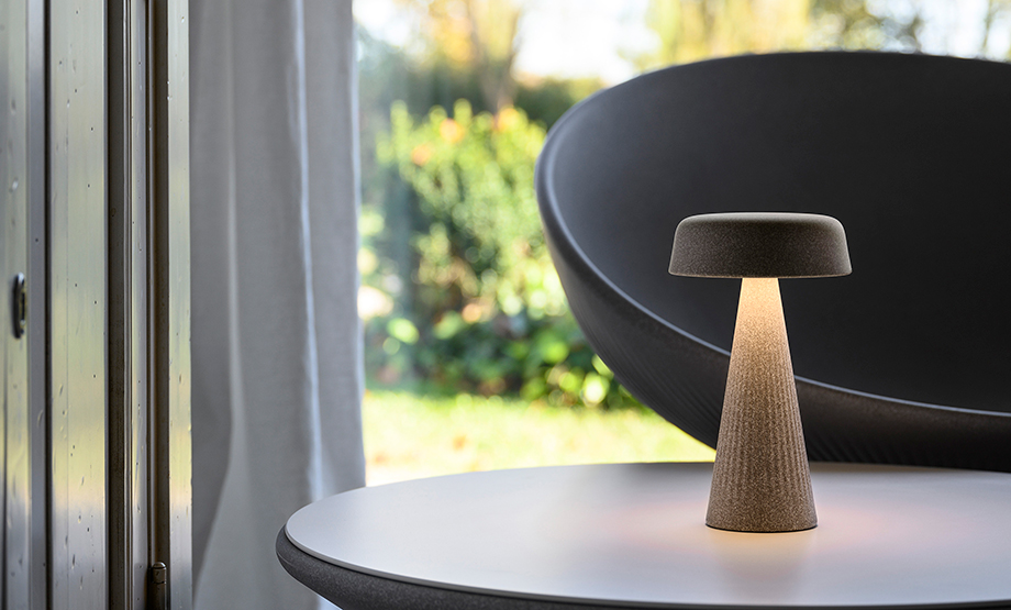 PLUST LAMP DA TABLE FADE CON KIT LIGHT