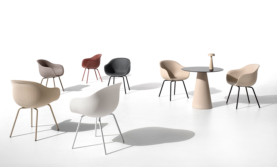 PLUST CHAIR FADE GAMBE METALLO TONO SU TONO