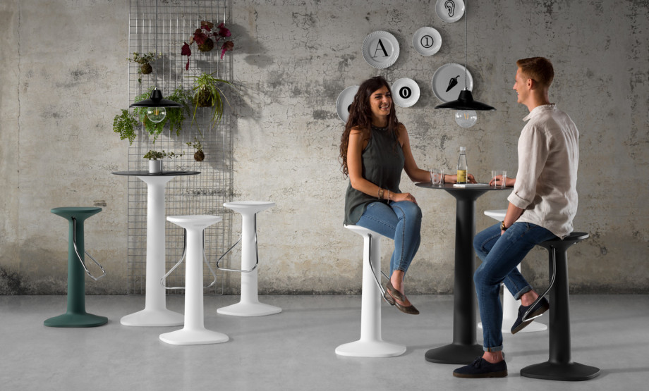 PLUST FOOTSTOOL TOOL CON POGGIAPIEDI